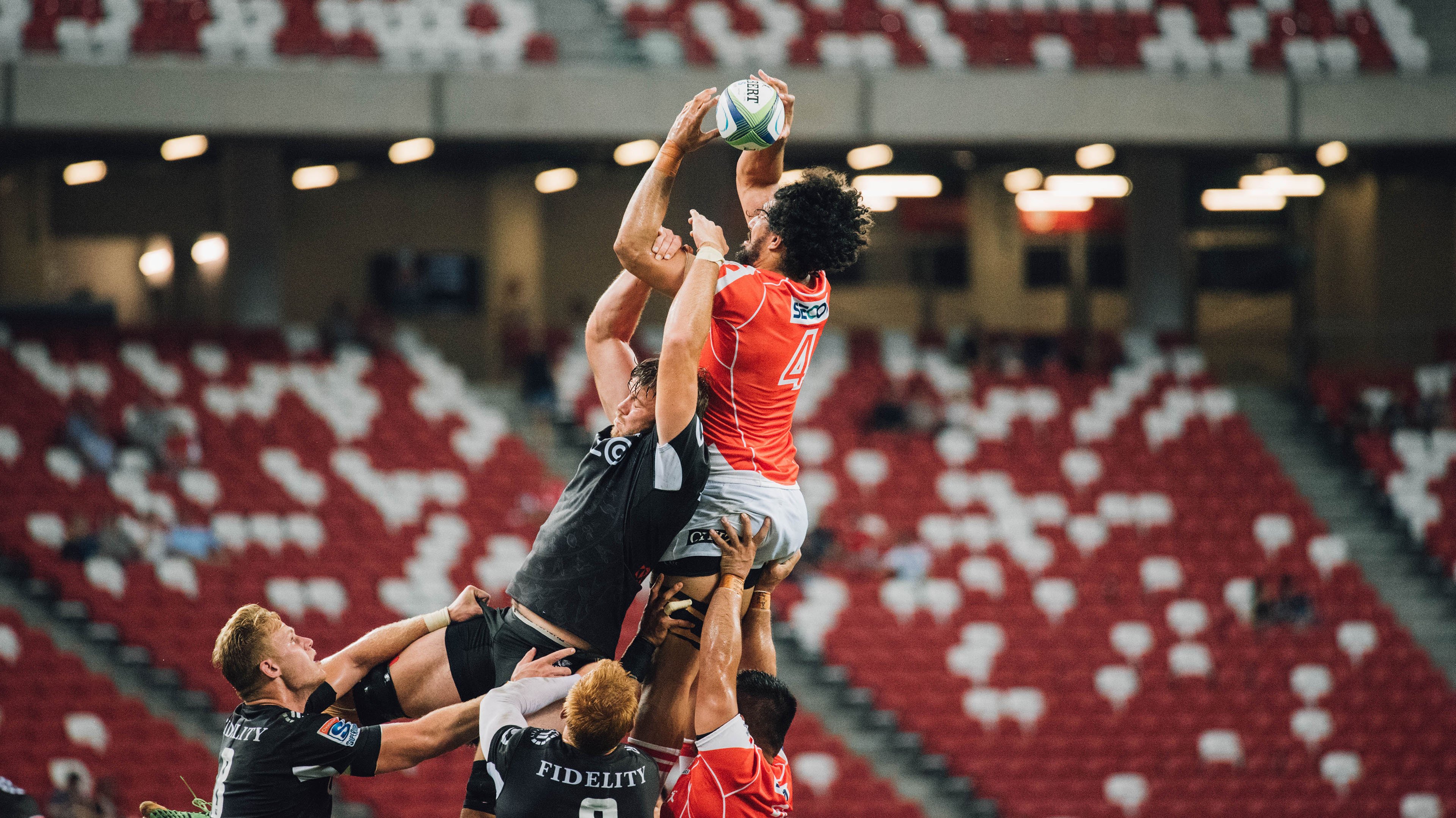 巴黎圣日耳曼在法甲继续领跑，稳居榜首